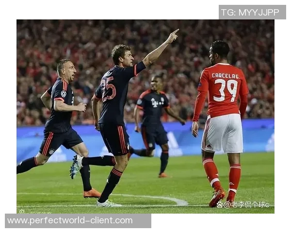 意甲焦点战：本菲卡与曼联激战成平局绝杀瞬间引发全场热烈反响