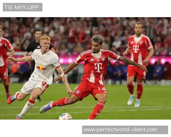 意甲激战:拜仁与莱比锡战成平局全场气氛紧张不已 意甲激战:拜仁与莱比锡战成平局全场气氛紧张不已